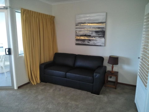 Airlie Seaview Apartments - Accommodation QLD 14