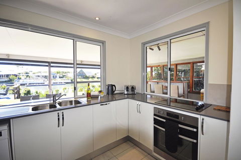 Bribie Island Canal Holiday Destination! - Accommodation QLD 4