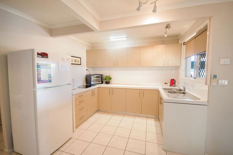 Airlie Apartments - Accommodation QLD 6
