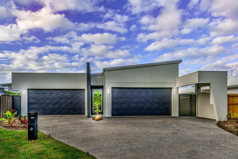 Blue Lagoon Villa A - Accommodation QLD 2