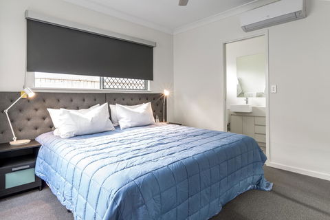 Blue Lagoon Villa A - Accommodation QLD 15