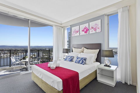 Beach Stay - Ocean & Riverview Resort Chevron Renaissance Central Surfers Paradise - Accommodation QLD 8