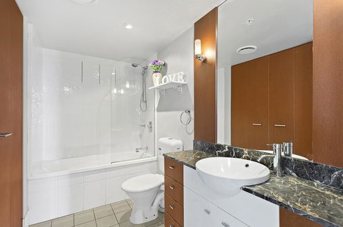 Beach Stay - Ocean & Riverview Resort Chevron Renaissance Central Surfers Paradise - Accommodation QLD 6