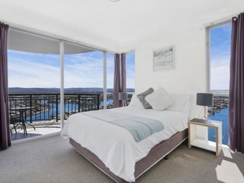 Beach Stay - Ocean & Riverview Resort Chevron Renaissance Central Surfers Paradise - Accommodation QLD 1
