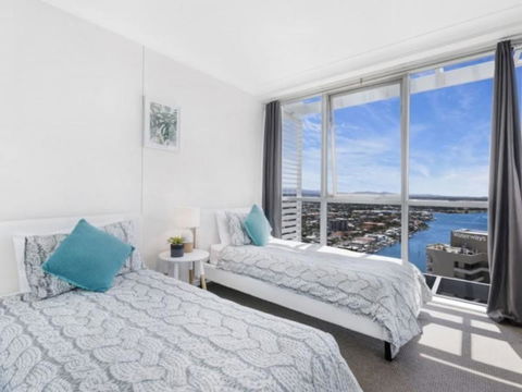 Beach Stay - Ocean & Riverview Resort Chevron Renaissance Central Surfers Paradise - Accommodation QLD 2