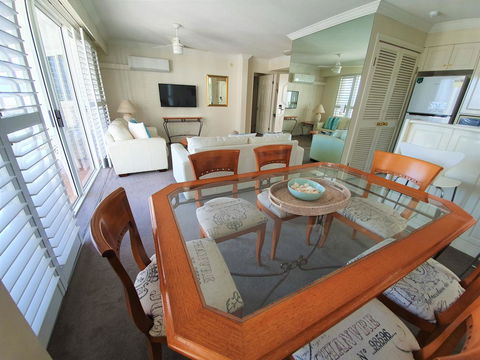 Broadbeach Holiday Apartments - Accommodation QLD 15
