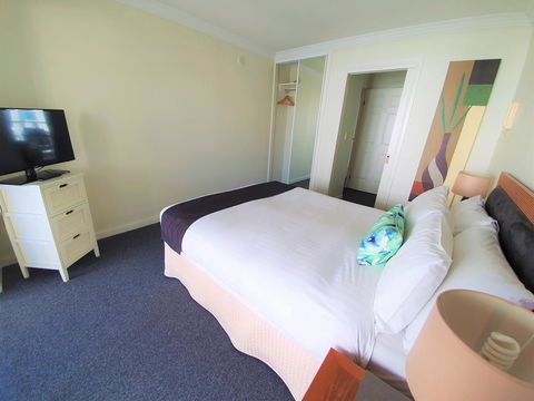 Broadbeach Holiday Apartments - Accommodation QLD 27