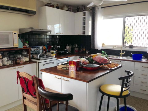 XYL Pets Friendly Seaside Boutique Guesthouse - Accommodation QLD 2