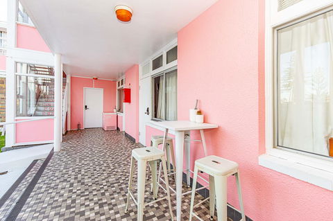 The Pink Hotel Coolangatta - Accommodation QLD 3