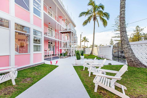 The Pink Hotel Coolangatta - Accommodation QLD 2
