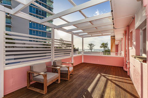 The Pink Hotel Coolangatta - Accommodation QLD 30