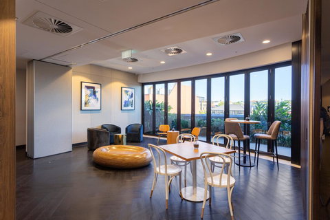 Hostrelax Residences On Alfred - Accommodation QLD 7