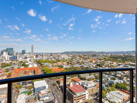 Hostrelax Residences On Alfred - Accommodation QLD 30