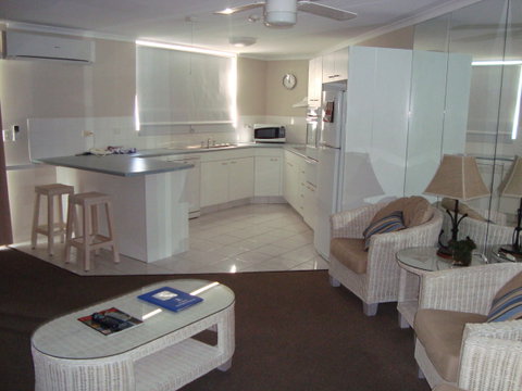 Grosvenor Beachfront Apartments Surfers Paradise - Accommodation QLD 14