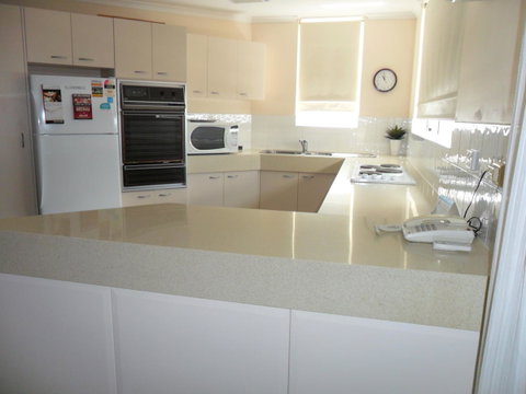 Grosvenor Beachfront Apartments Surfers Paradise - Accommodation QLD 15