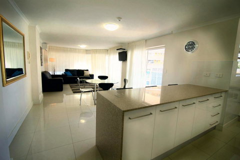 Grosvenor Beachfront Apartments Surfers Paradise - Accommodation QLD 3