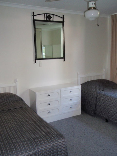 Grosvenor Beachfront Apartments Surfers Paradise - Accommodation QLD 28