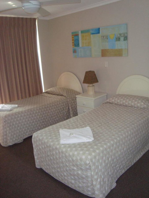 Grosvenor Beachfront Apartments Surfers Paradise - Accommodation QLD 18