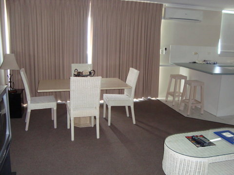 Grosvenor Beachfront Apartments Surfers Paradise - Accommodation QLD 26