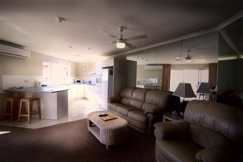 Grosvenor Beachfront Apartments Surfers Paradise - Accommodation QLD 9
