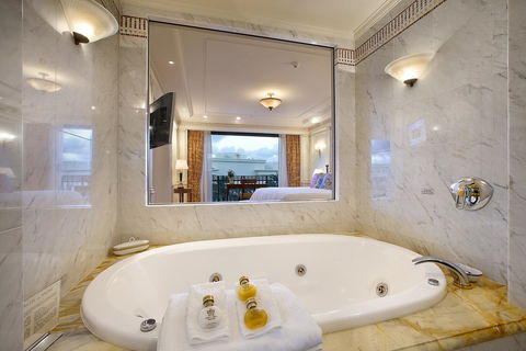 Imperial Hotel Gold Coast - Accommodation QLD 6