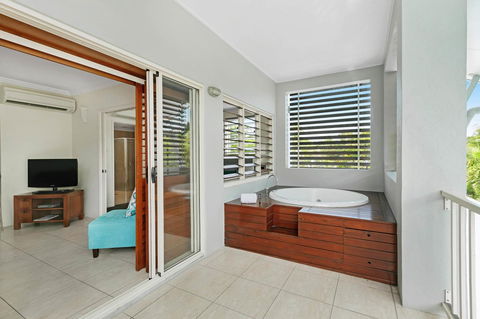 Mantra Aqueous On Port - Accommodation QLD 17