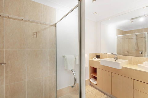 Mantra Aqueous On Port - Accommodation QLD 19