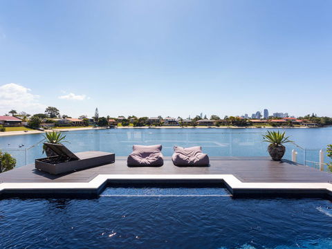 Rumrunner Resort - Accommodation QLD 0