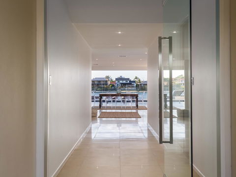 Rumrunner Resort - Accommodation QLD 2