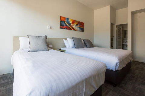 Nightcap At Emerald Star Hotel - Accommodation QLD 1