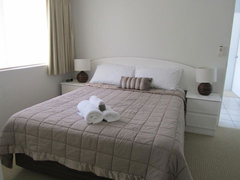 Le Beach Apartments - Accommodation QLD 8