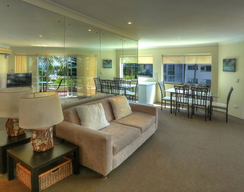 Le Beach Apartments - Accommodation QLD 4