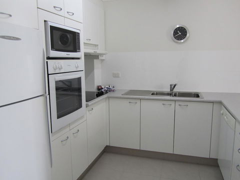 Le Beach Apartments - Accommodation QLD 13