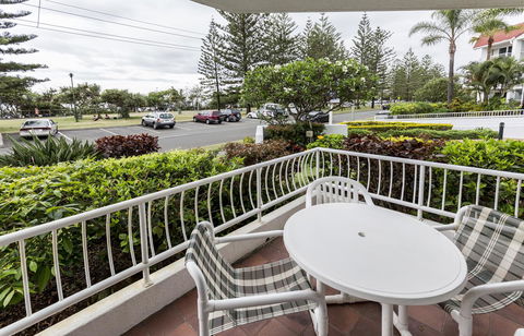Le Beach Apartments - Accommodation QLD 6