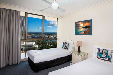 Seacrest Beachfront Apartments Surfers Paradise - Accommodation QLD 18
