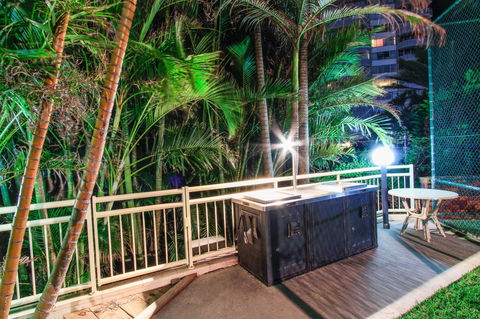 Seacrest Beachfront Apartments Surfers Paradise - Accommodation QLD 31