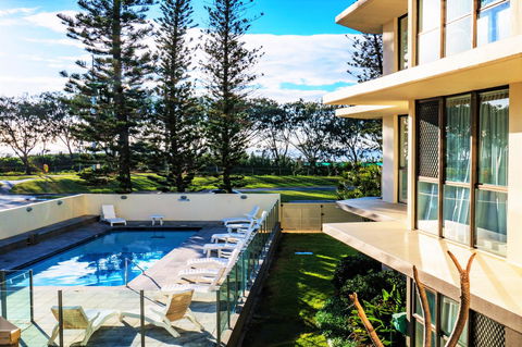 Seacrest Beachfront Apartments Surfers Paradise - Accommodation QLD 40