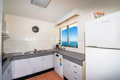 Seacrest Beachfront Apartments Surfers Paradise - Accommodation QLD 7