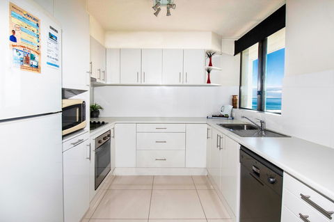 Seacrest Beachfront Apartments Surfers Paradise - Accommodation QLD 23