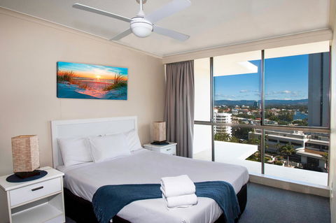 Seacrest Beachfront Apartments Surfers Paradise - Accommodation QLD 17