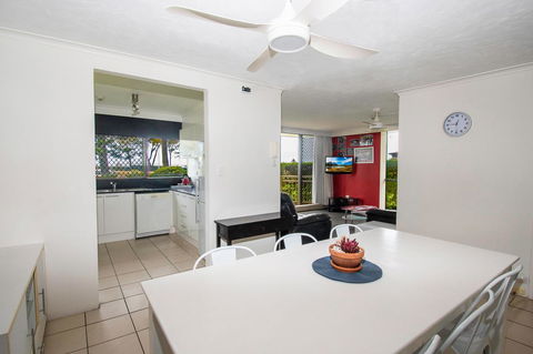 Seacrest Beachfront Apartments Surfers Paradise - Accommodation QLD 14