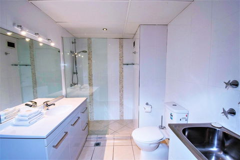 Seacrest Beachfront Apartments Surfers Paradise - Accommodation QLD 15