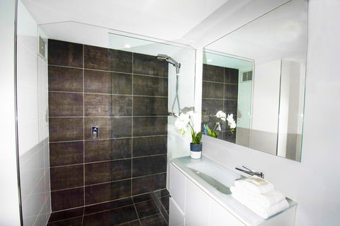 Seacrest Beachfront Apartments Surfers Paradise - Accommodation QLD 22