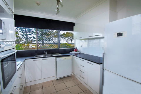 Seacrest Beachfront Apartments Surfers Paradise - Accommodation QLD 12