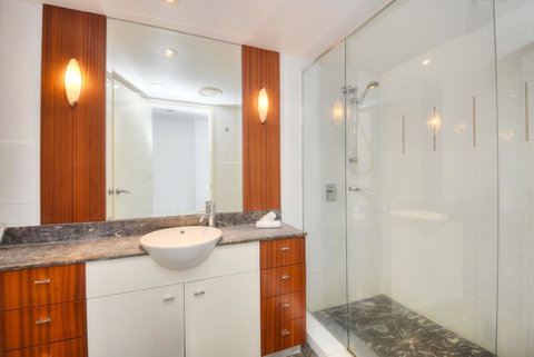 The Towers Of Chevron Renaissance - Holidays Gold Coast - Accommodation QLD 17