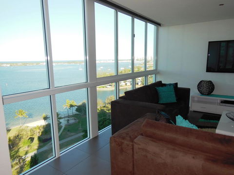 Crystal Bay On The Broadwater - Accommodation QLD 32