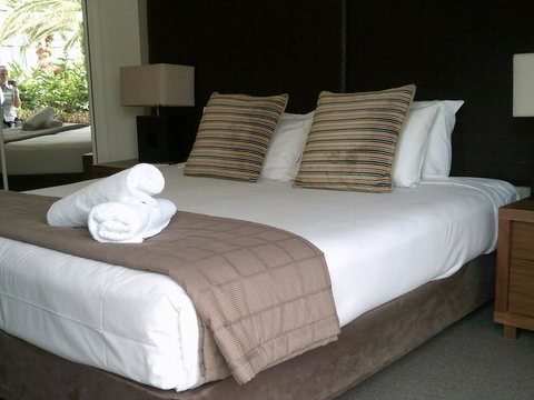 The Phoenician Resort - Accommodation QLD 16