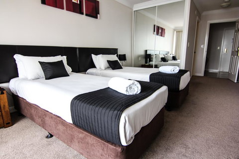 The Phoenician Resort - Accommodation QLD 30