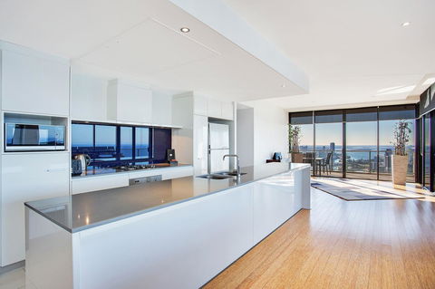 Mantra Circle On Cavill - Accommodation QLD 3