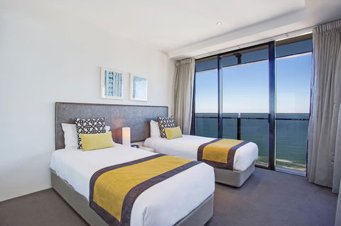 Mantra Circle On Cavill - Accommodation QLD 17